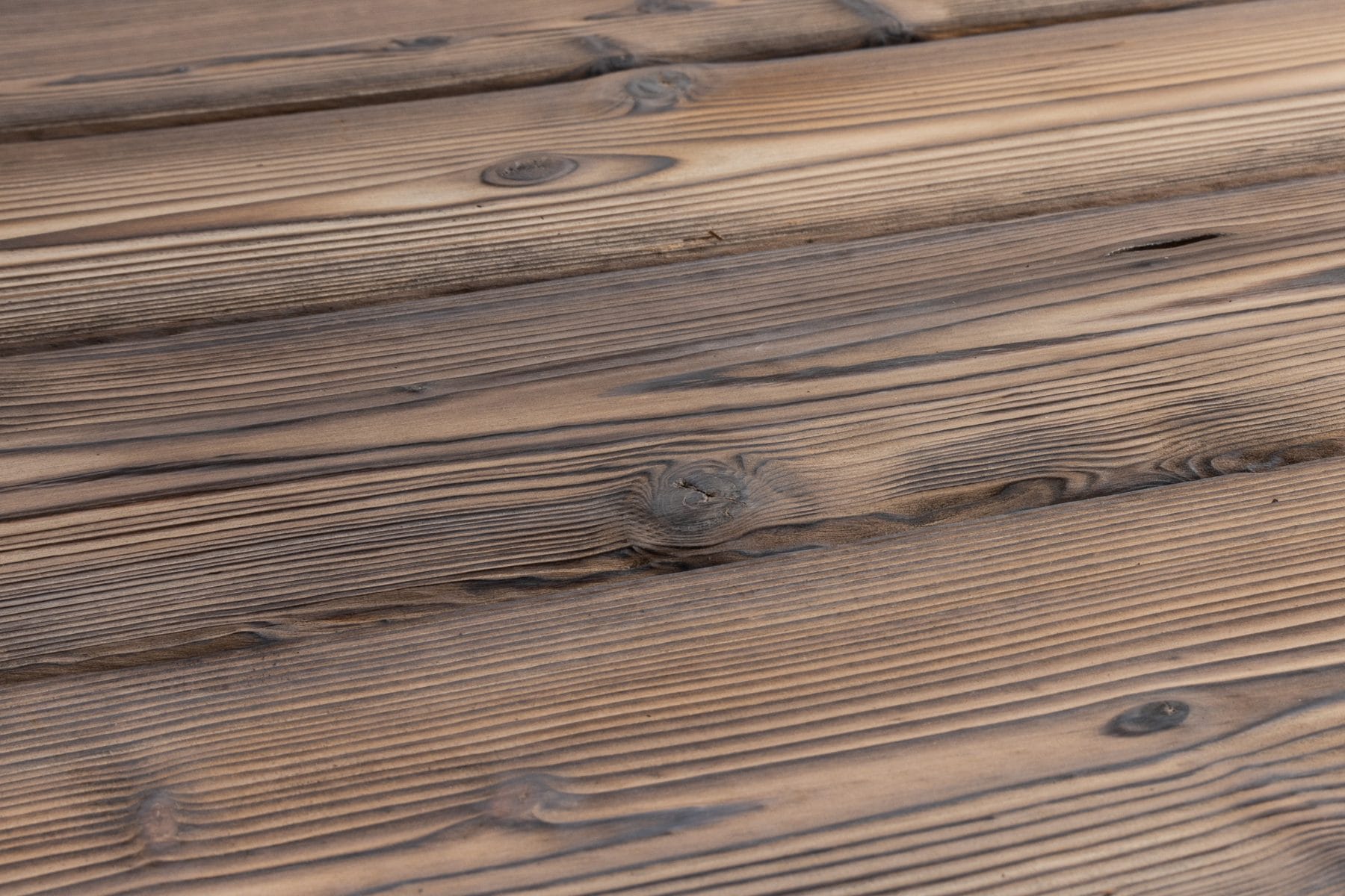 Elegant White Pine cladding boards, pale grain