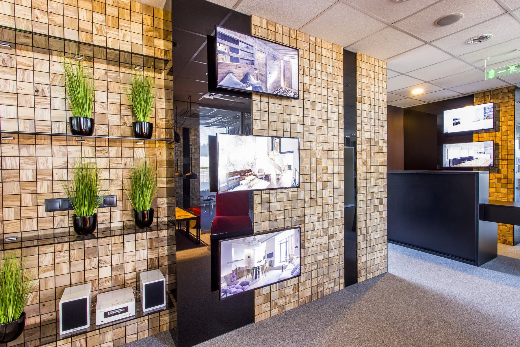 Reception & Retail