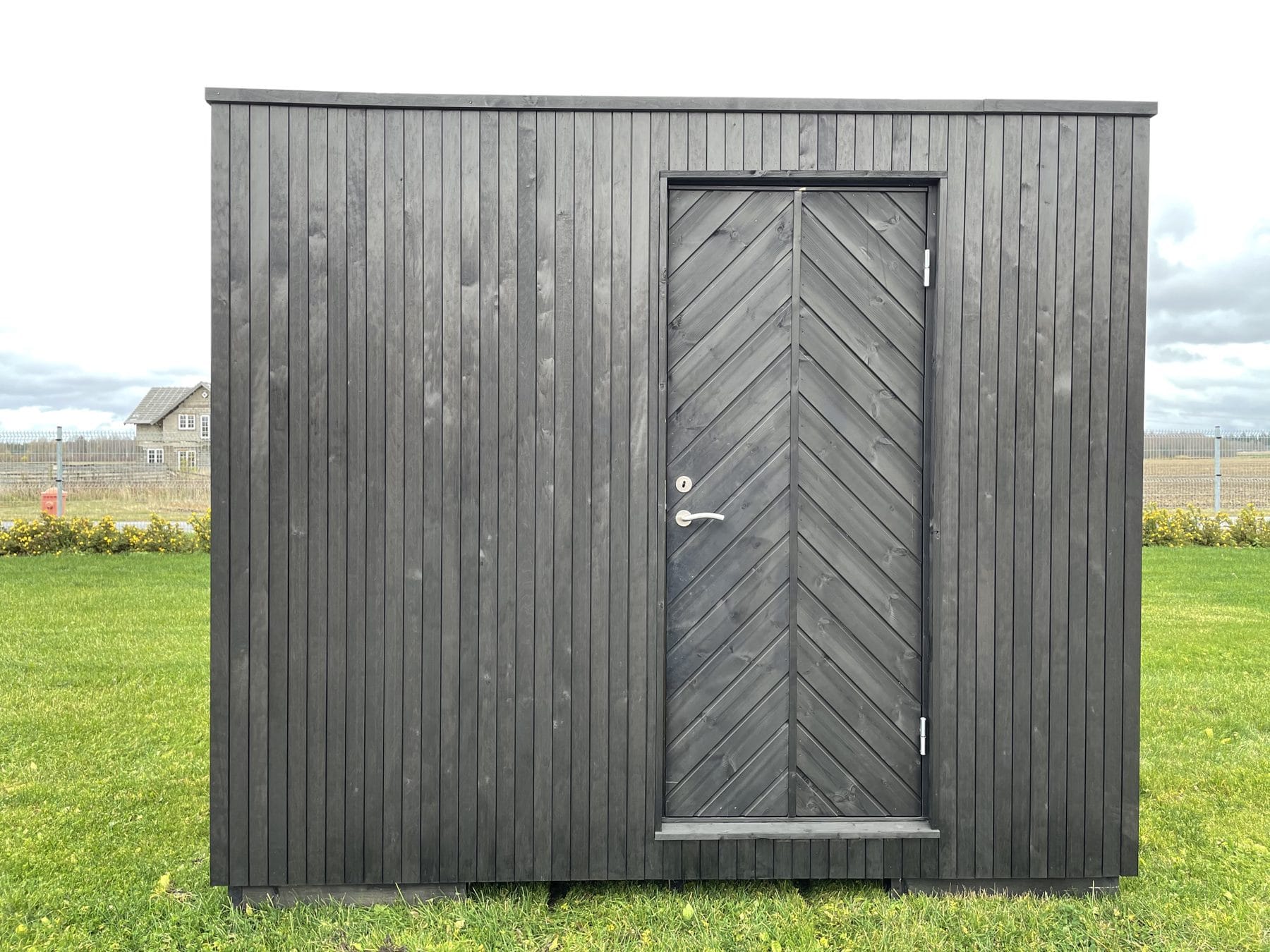 Freestanding sauna hut